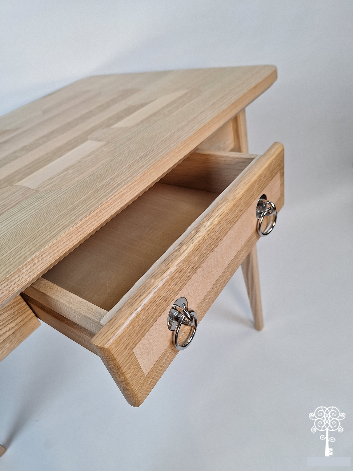 Petite table / bureau d'appoint en frêne massif - Les Trois Cercles