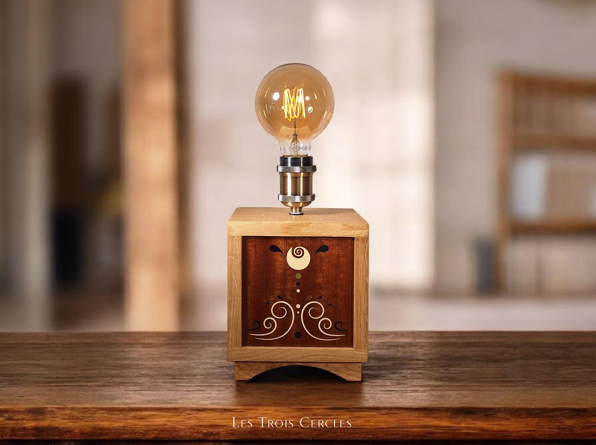 Lampe Ozalee, bois et marqueterie - Les Trois Cercles