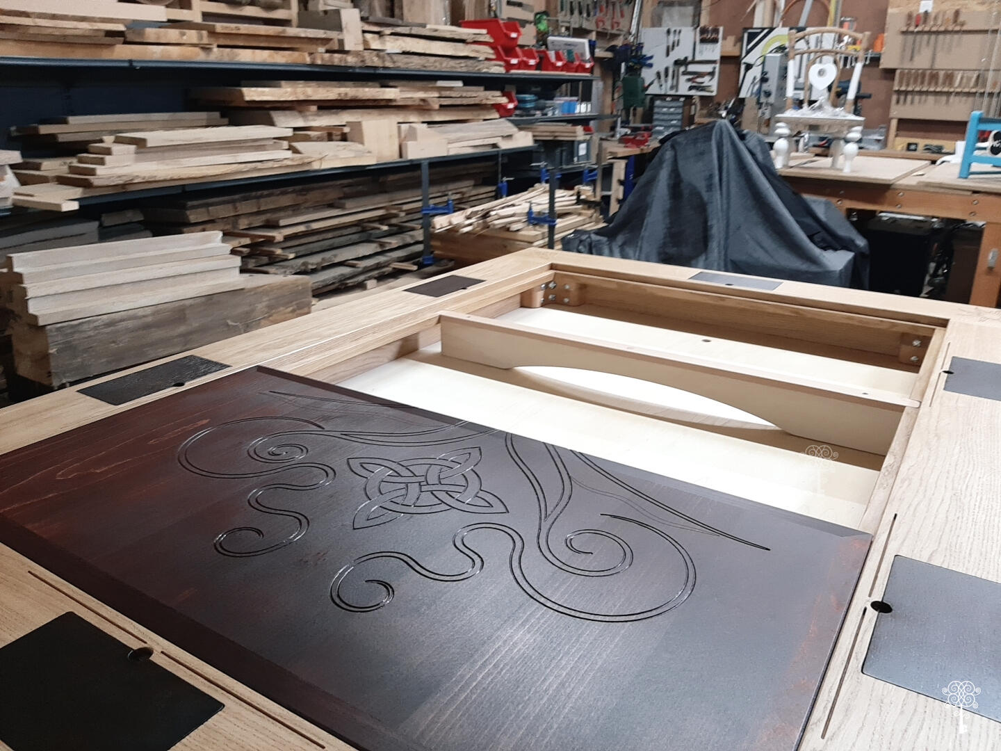 Plateau gravé et amovible table de jeu