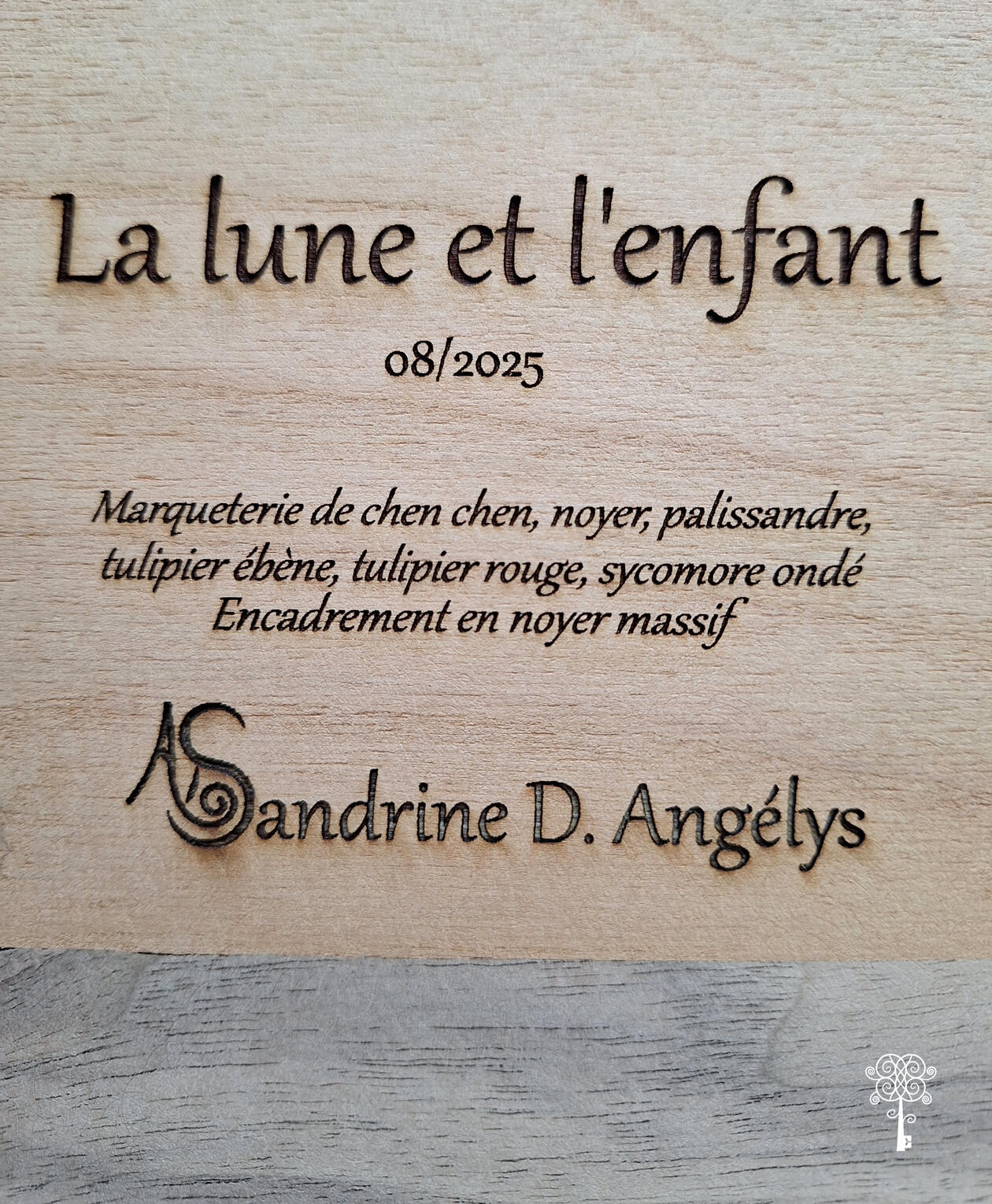 Estampillage signature tableau de marqueterie - Sandrine Duval Angélys