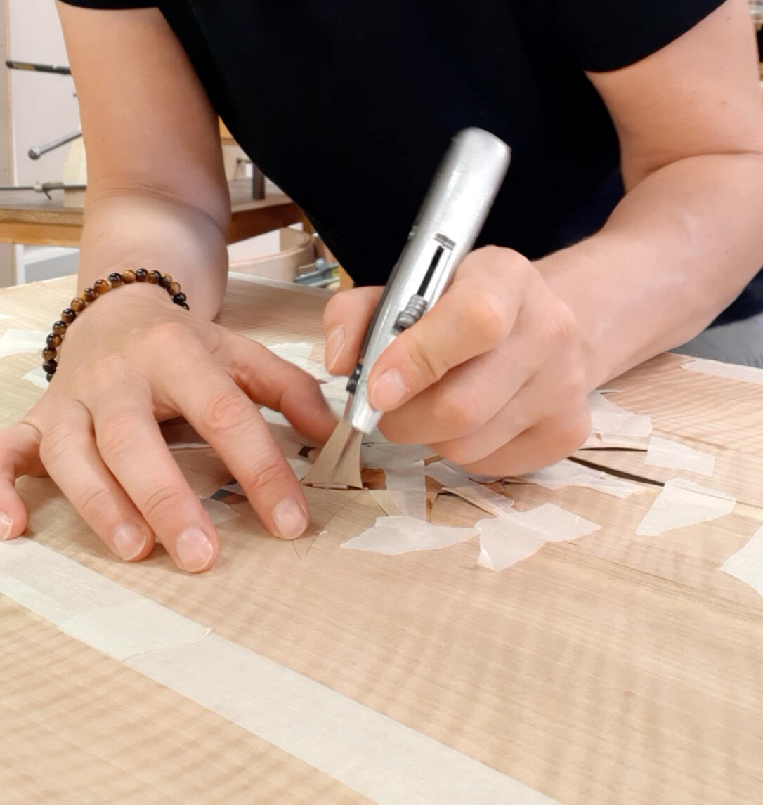 Découpe placage de marqueterie au cutter - Les Trois Cercles