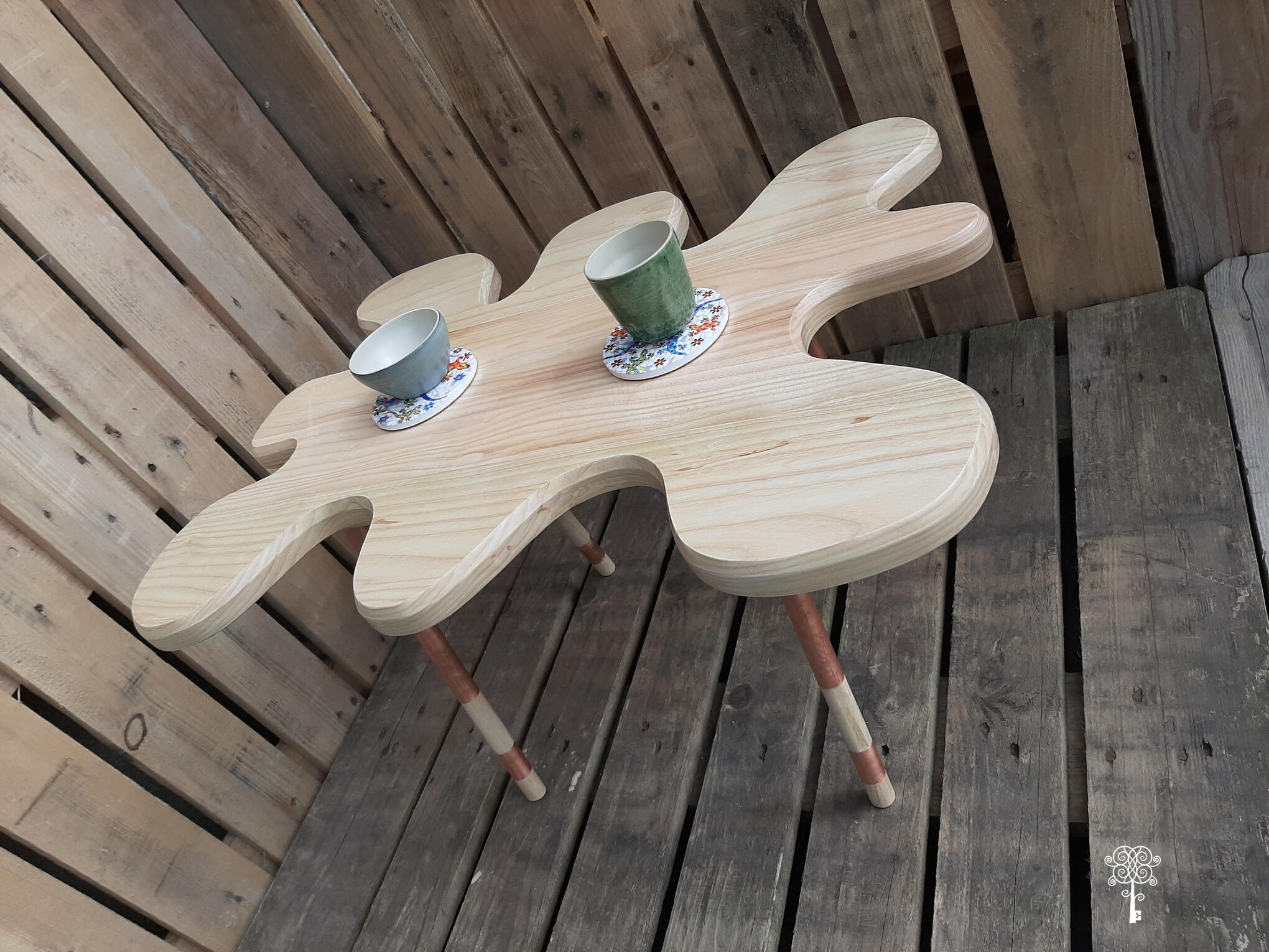 Table d'appoint en forme de nuage - Les Trois Cercles